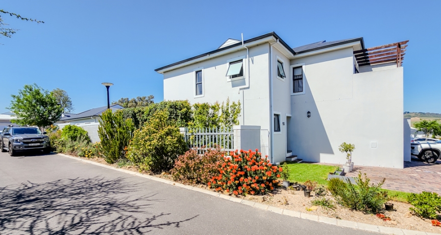 To Let 3 Bedroom Property for Rent in Protea Heights Western Cape